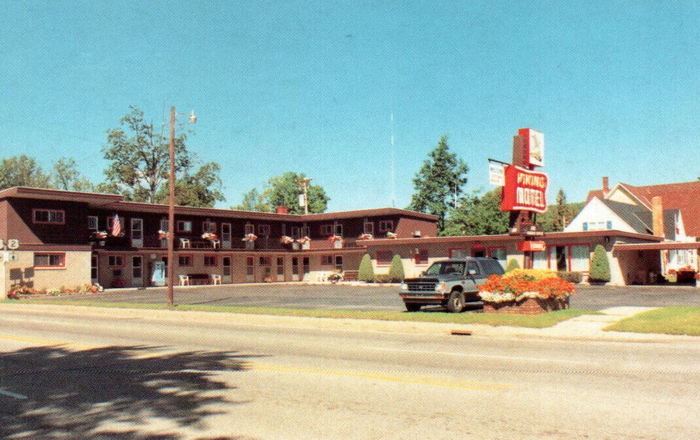 Viking Motel - Old Postcard